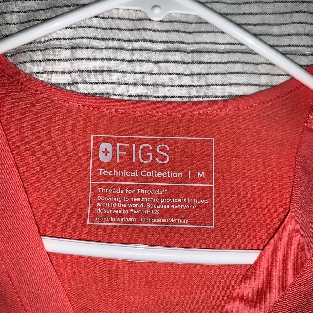 Women’s Fig scrubs top and bottom